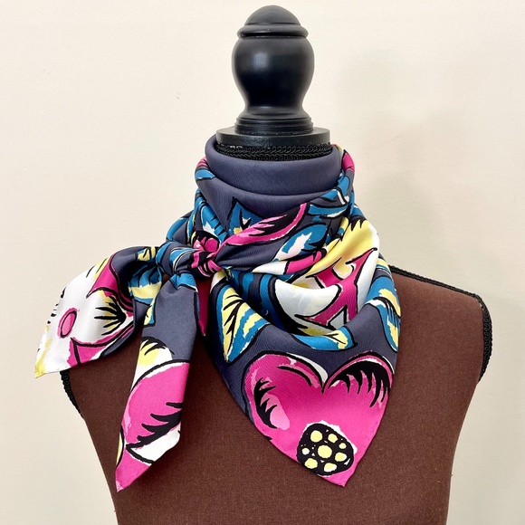 Authentic Louis Vuitton Scarf Monogram Flowers Arty Gray Pink Silk Wrap - Picture 14 of 16